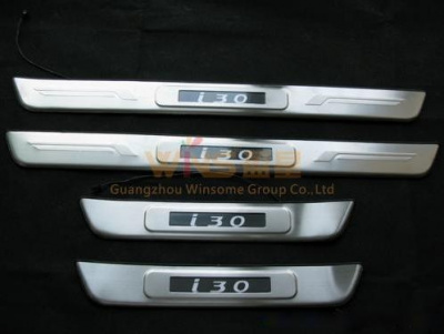Hyundai i30 (07-) накладки порогов дверных проемов из нержавеющей стали с подсветкой, комплект 4 шт.